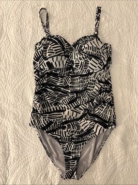 Black & White Abstract Print One-Piece Swimsuit